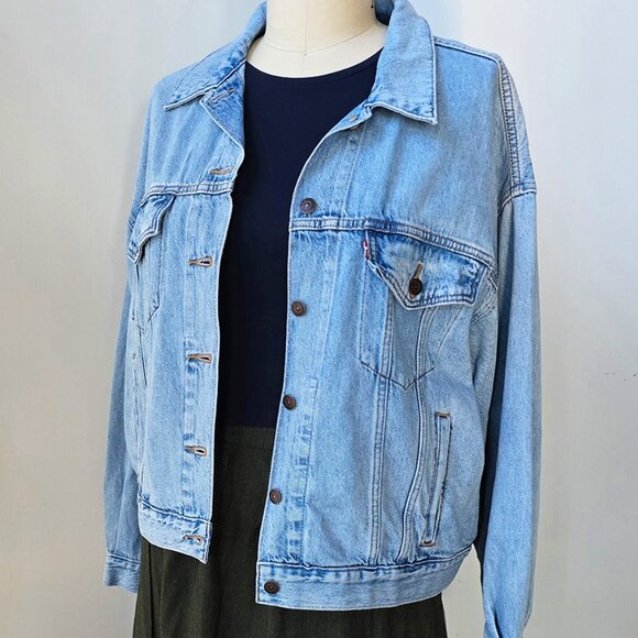 Levi's Premium Women's 90's Trucker Denim Jacket in a Size Extra Large XL - Picture 1 of 7